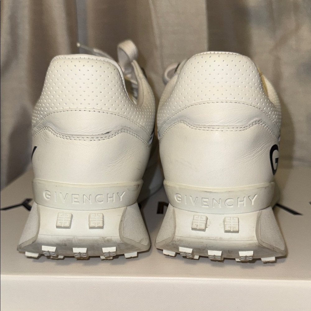 π€ Authentic Givenchy GIV Runner Logo Sneakers White 7 37 π€ - Picture 5 of 15